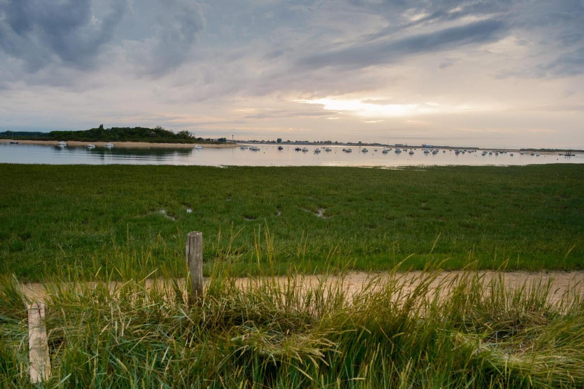 Maison Neuve Proche Plage Avec Parking Gratuit Et Prive A 5 Min Du Musee De La Batterie De Merville Gonneville-en-Auge Esterno foto